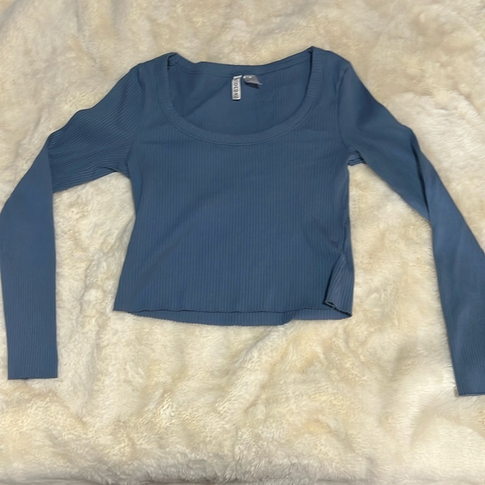 Divided sold blue t-shirt